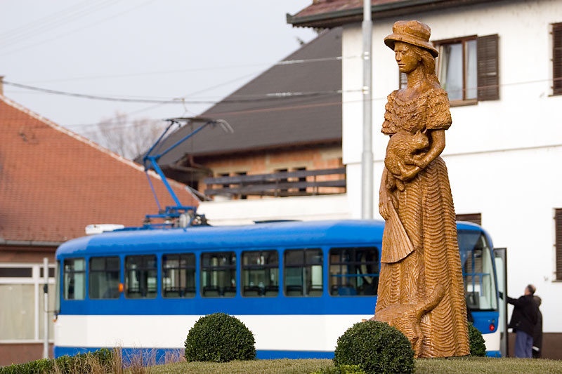 Spomenik Makamami i tramvaj na Bosuktskom

Do danas nepostojea scena.
Photo: steam

Kljune rijei: bosutsko tramvaj mackamama spomenik