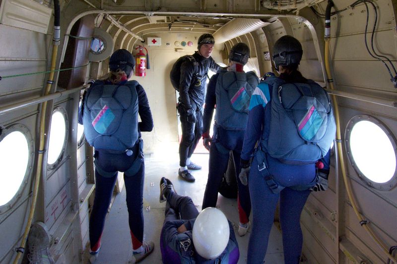 Posljednje pripreme

Foto: cacan

Kljune rijei: padobranci memorijal zrakoplovaca antonov an-2 padobranac