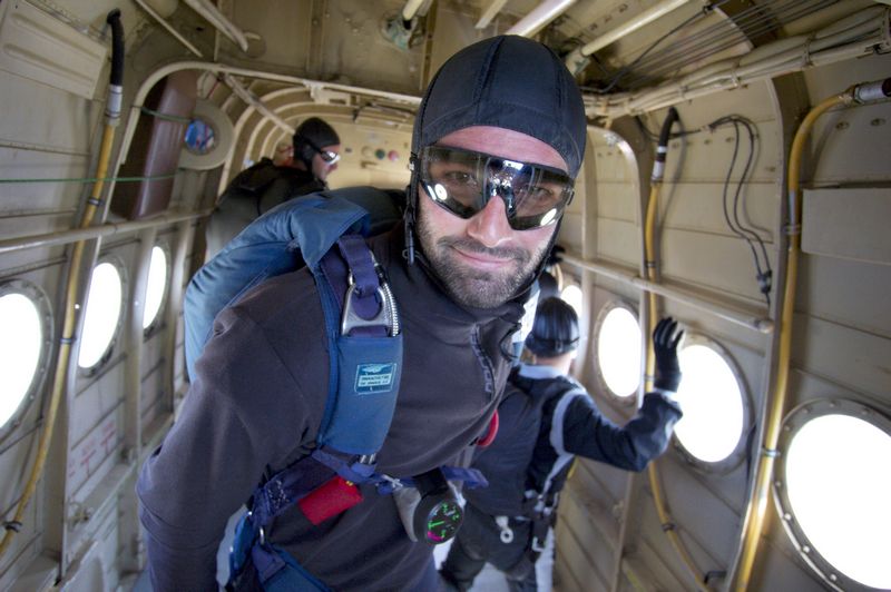 Vidimo se dolje...

Foto: cacan

Kljune rijei: padobranci memorijal zrakoplovaca padobranac