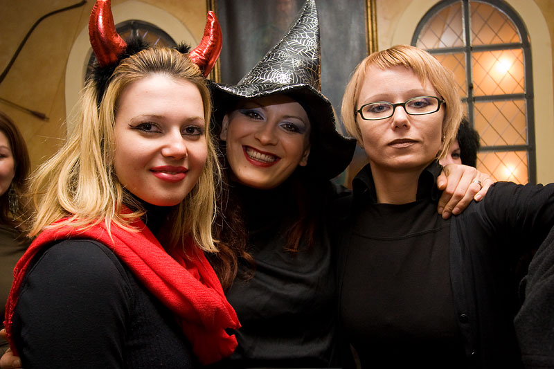 Halloween

Foto: steam

Kljune rijei: halloween noc_vjestica