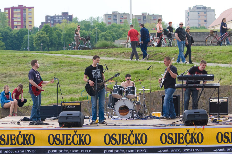 Prvi svibanj u Osijeku

Foto: steam

Kljune rijei: prvi svibanj maj praznik rada