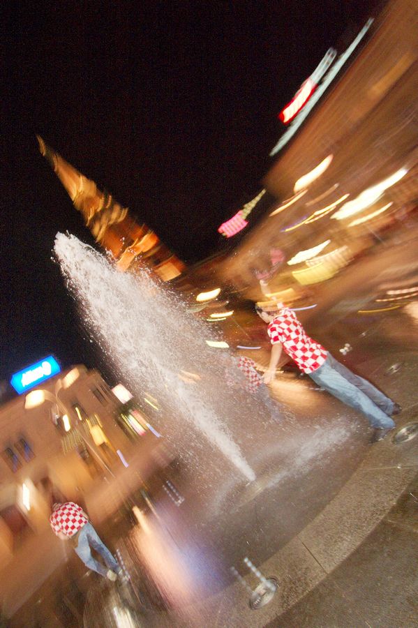 Euro 2008 Osijek, slavlje!

Foto: cacan

Kljune rijei: euro2008 euro slavlje navijanje