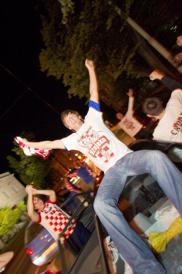 Euro 2008 Osijek, slavlje!

Foto: cacan

Kljune rijei: euro2008 euro slavlje navijanje