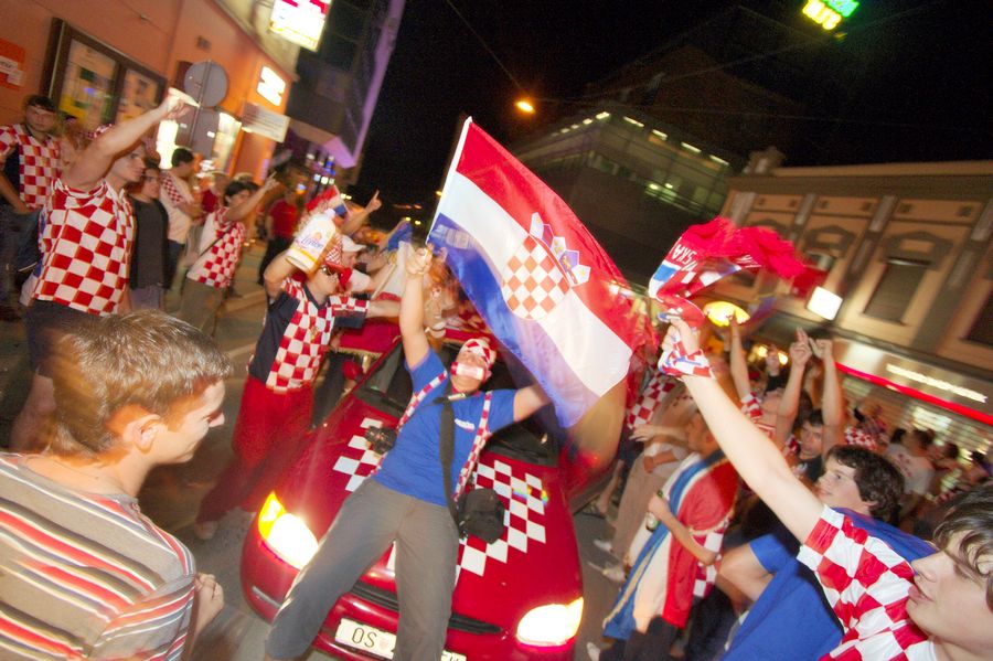 Euro 2008 Osijek, slavlje!

[b]Hrvatska - Poljska (1:0)[/b]

Foto: cacan

Kljune rijei: euro2008 euro slavlje navijanje