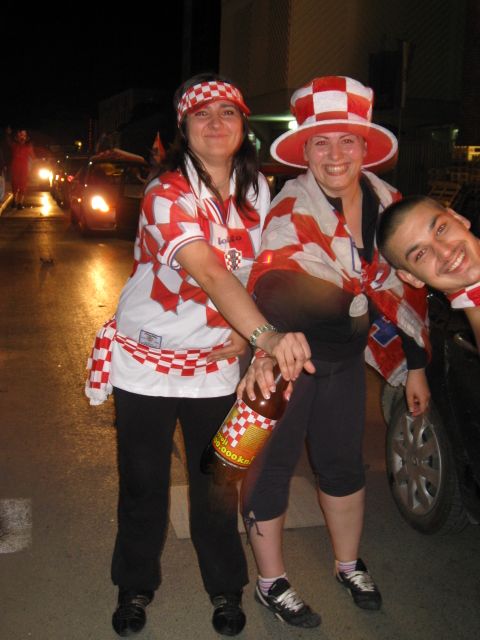 Euro 2008 Osijek, slavlje!

Foto: chaya

Kljune rijei: euro2008 euro slavlje navijanje