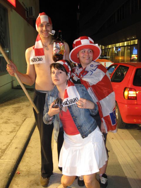 Euro 2008 Osijek, slavlje!

Foto: chaya

Kljune rijei: euro2008 euro slavlje navijanje