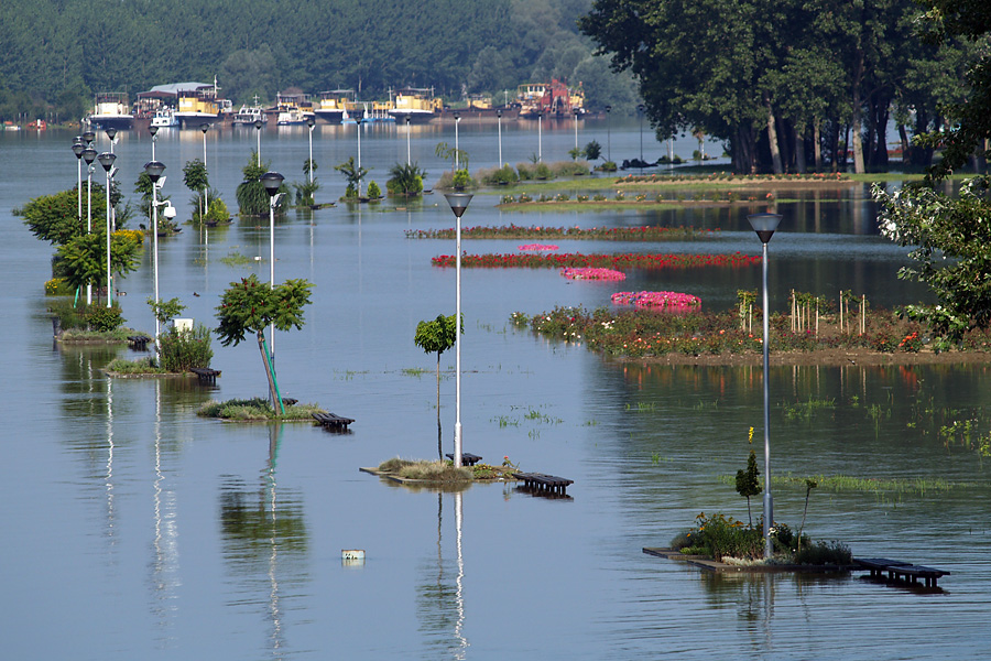 Drava poplavila promenadu

Foto: Jasmina Gorjanski

Kljune rijei: drava poplava izlijevanje