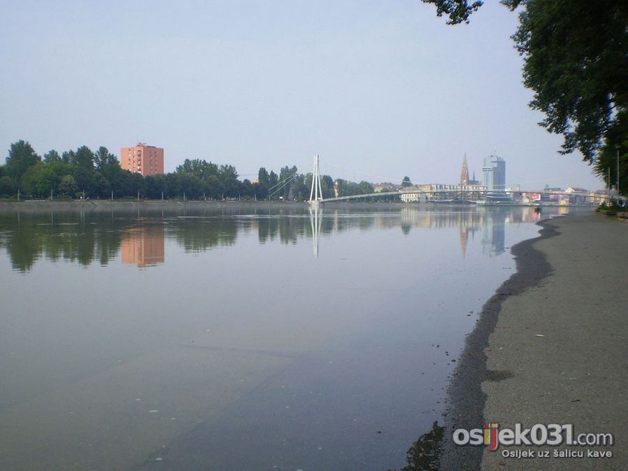 Drava poplavila promenadu

Foto: Milan Nadalin

Kljune rijei: drava poplava izlijevanje