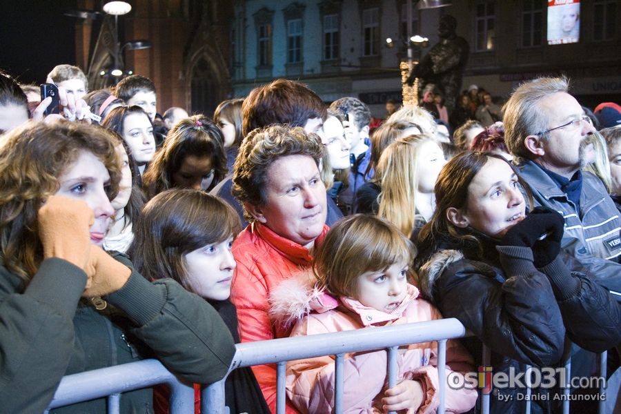 'Daj 5'

Foto: Daniel Antunovi

Kljune rijei: daj-pet humanitarni-koncert 