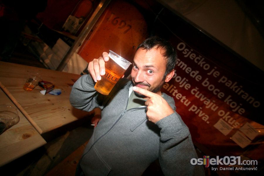 Dani prvog hrvatskog piva 2010. [petak]

Foto: Daniel Antunovi


