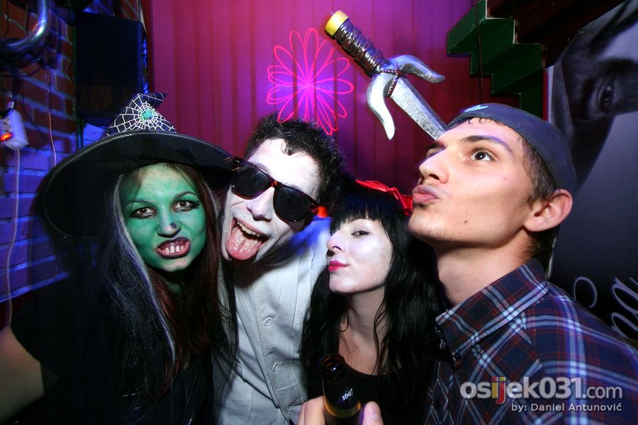 Halloween 2010.

[url=http://www.osijek031.com/osijek.php?najava_id=28347]Excalibur & Cadillac: Halloween Party uz Osjeko[/url]

Foto: Daniel Antunovi

Kljune rijei: Halloween_2010