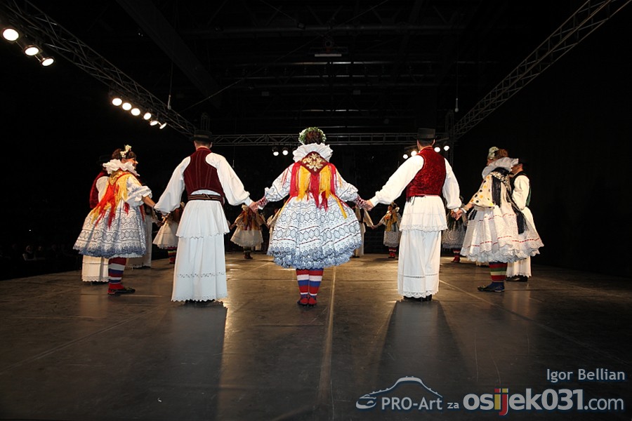 Lado - ansambl narodnih plesova i pjesama Hrvatske

Foto: Igor Bellian [Pro-Art]

