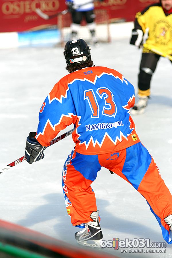 Turnir u hokeju na ledu

[url=http://www.osijek031.com/osijek.php?najava_id=30304]Zlatna kuna 2011. - i Osijek ima turnir u hokeju na ledu[/url]

Foto: Daniel Antunovi

