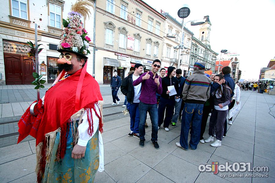 10. KAOS

[url=http://www.osijek031.com/osijek.php?najava_id=30581]10. KAOS - osjeki karneval uz Avenue Mall Osijek 2011.[/url]

Foto: Daniel Antunovi

