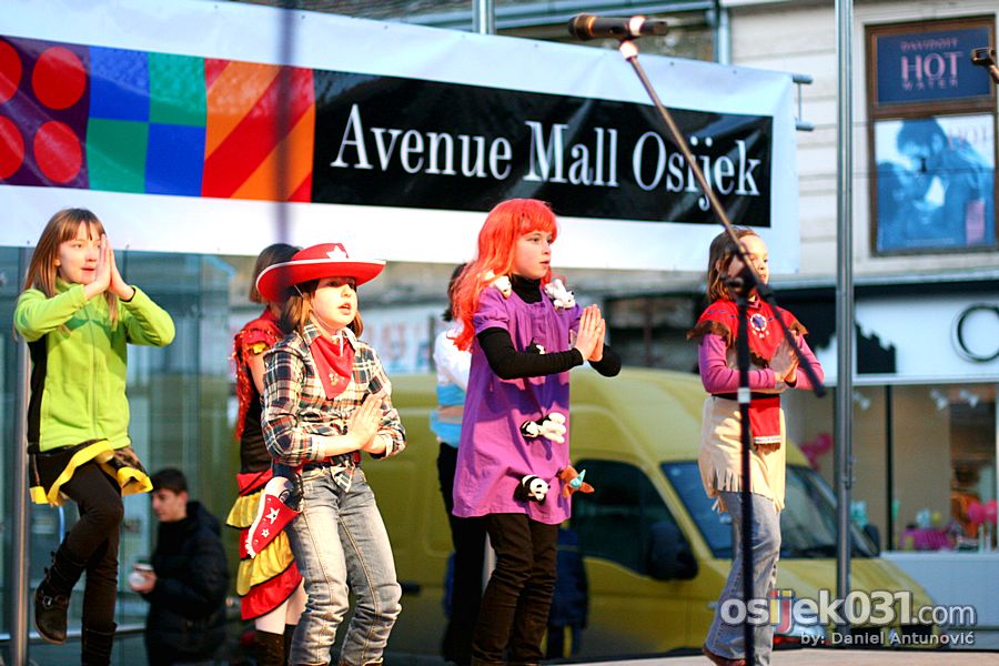 10. KAOS

[url=http://www.osijek031.com/osijek.php?najava_id=30581]10. KAOS - osjeki karneval uz Avenue Mall Osijek 2011.[/url]

Foto: Daniel Antunovi

