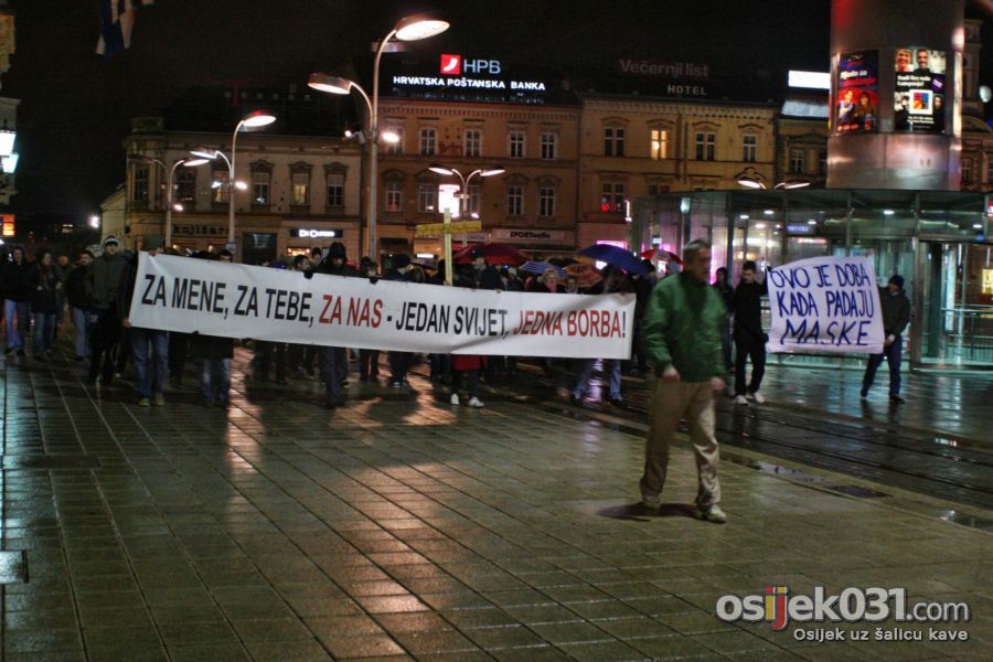 Prosvjedi 2011.

[url=http://www.osijek031.com/osijek.php?topic_id=30946][Prosvjedi 2011.] I po kii i na vjetru - prosvjednicima u Osijeku je dosta ove Vlade[/url]

Foto: Chule

