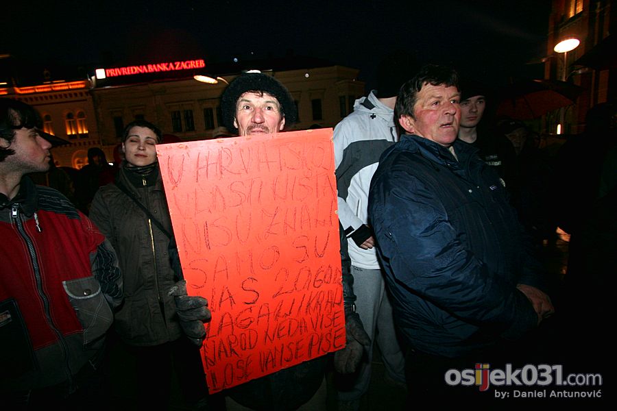 Prosvjedi 2011.

[url=http://www.osijek031.com/osijek.php?topic_id=30946][Prosvjedi 2011.] I po kii i na vjetru - prosvjednicima u Osijeku je dosta ove Vlade[/url]

Foto: Daniel Antunovi

