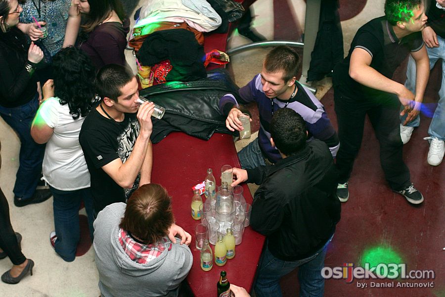 AXE Party

[url=http://www.osijek031.com/osijek.php?najava_id=31759]Bastion: AXE Party / otvorenje terase[/url]

Foto: Daniel Antunovi

