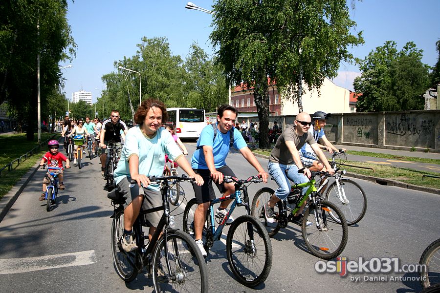 BikeMyDay

[url=http://www.osijek031.com/osijek.php?topic_id=31939]BikeMyDay: Pravo na bicikl![/url]

Foto: Daniel Antunovi

