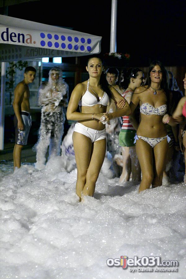After beach pjena party

[url=http://www.osijek031.com/osijek.php?topic_id=33080]Copacabana: After beach pjena party[/url]

Foto: Daniel Antunovi


