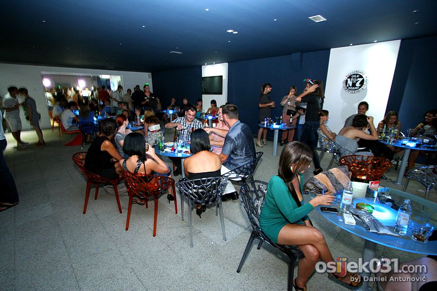 Nox Lounge Bar

[url=http://www.osijek031.com/osijek.php?topic_id=33537]Nox Lounge Bar: otvorenje novog kluba![/url]

Foto: Daniel Antunovi

