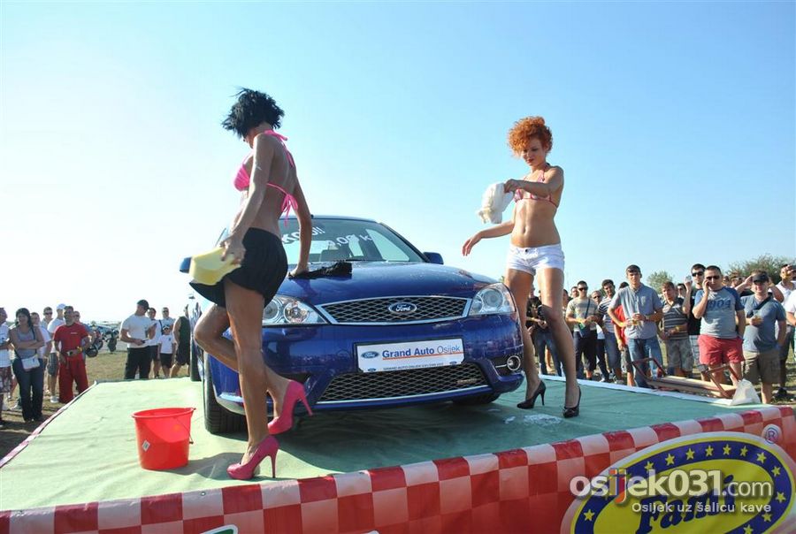 Osijek Street Race Show #7

[url=http://www.osijek031.com/osijek.php?najava_id=33858]Osijek Street Race Show 2011. [#7][/url]

Foto: Dino Spai

Kljune rijei: Street-Race-Show Street-Race-Show-2011