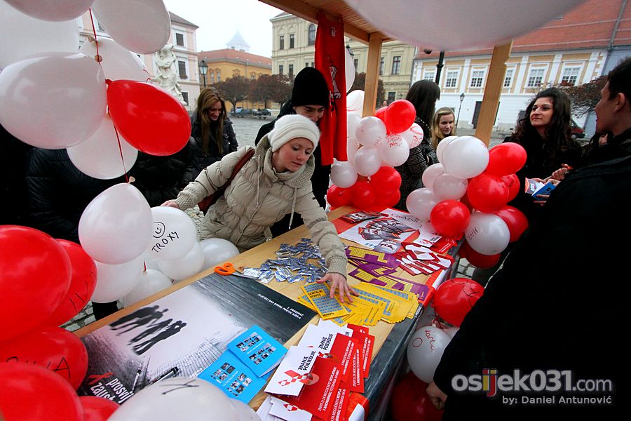 [url=http://www.osijek031.com/osijek.php?topic_id=35333]Svjetski dan borbe protiv AIDS-a[/url]

Foto: Daniel Antunovi

