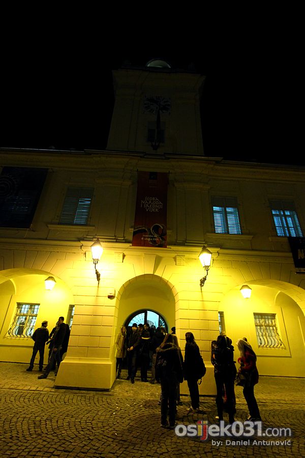 [url=http://www.osijek031.com/osijek.php?topic_id=36388]No muzeja Osijek 2012. [FOTO][/url]

Foto: Daniel Antunovi

