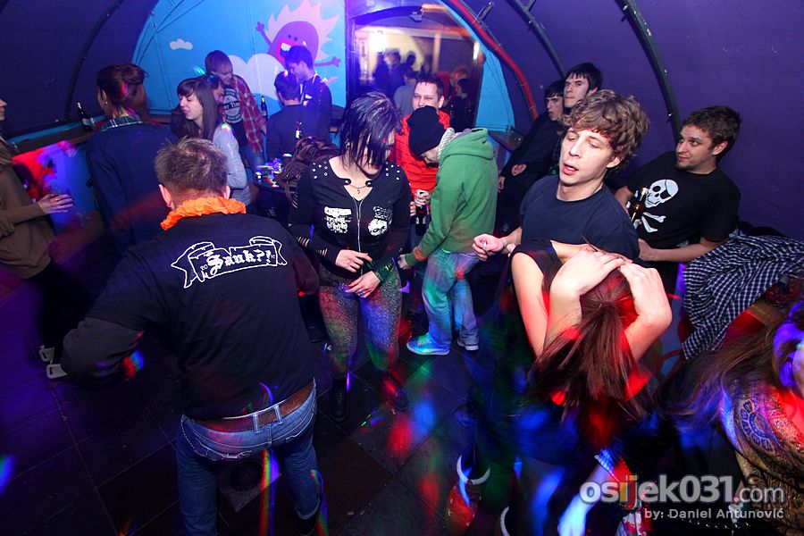 [url=http://www.osijek031.com/osijek.php?topic_id=36516]K Topu: Punk party[/url]

Foto: Daniel Antunovi

