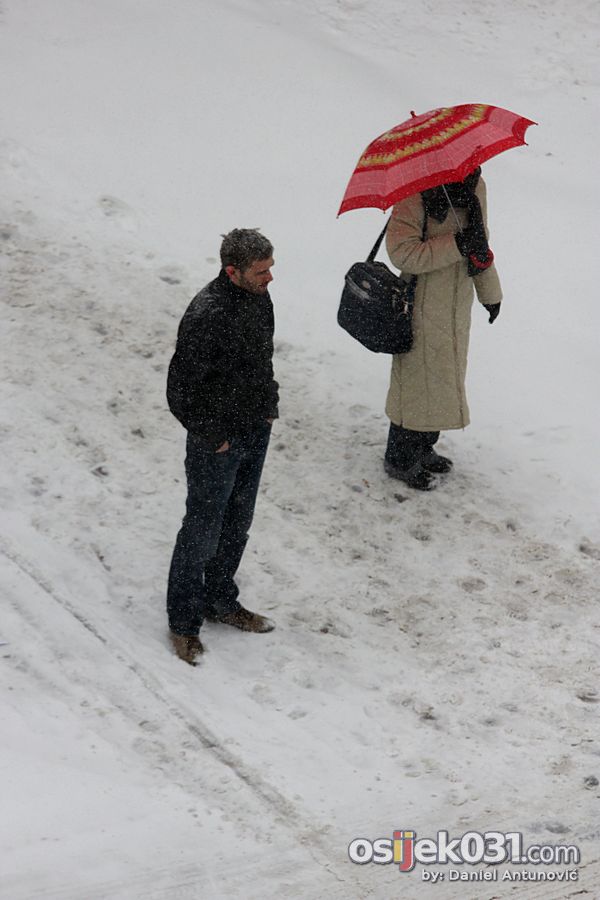 [url=http://www.osijek031.com/osijek.php?topic_id=36500]Snijeg u veljai iznenadio cestare, ali i graane![/url]

Foto: Daniel Antunovi

