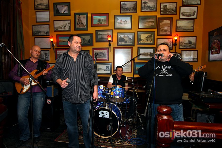 [url=http://www.osijek031.com/osijek.php?topic_id=36981]Old Bridge Pub: Fender Music Awards 2012.[/url]

Foto: Daniel Antunovi

