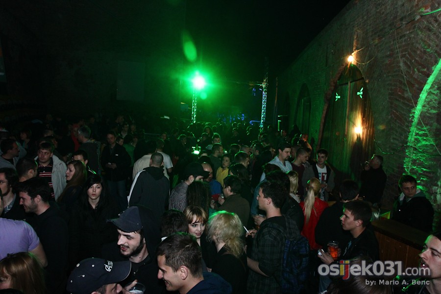 etvrtak

[url=http://www.osijek031.com/osijek.php?topic_id=37555]Mini Teatar: Osijek Rock Fest 2012. [FOTO] - Dan 2.[/url]

Foto: Mario A. Benc

