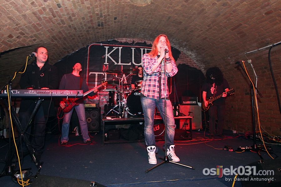 [url=http://www.osijek031.com/osijek.php?topic_id=37977]Mini Teatar: Guns N' Roses tribute by Jailbreak[/url]

Foto: Daniel Antunovi

