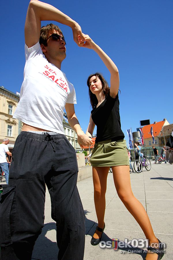 [url=http://www.osijek031.com/osijek.php?topic_id=38248]Trg Ante Starevia: Svjetski dan plesa 2012.[/url]

Foto: Daniel Antunovi

