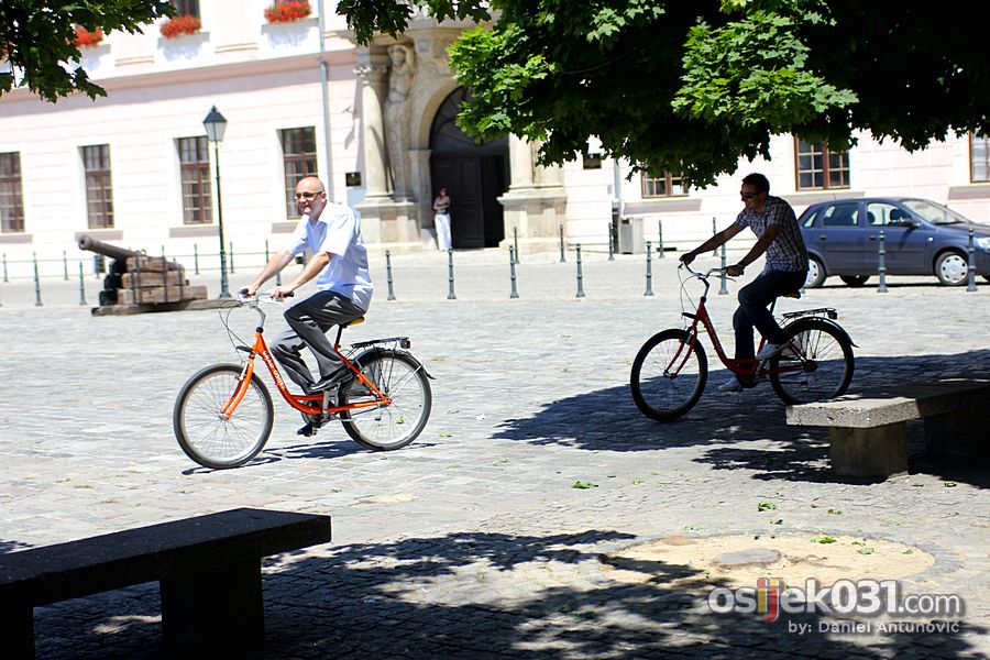 [url=http://www.osijek031.com/osijek.php?topic_id=39089]BicOS: Gradski bicikli puteni u fazu javnog testa[/url]

Foto: Daniel Antunovi

