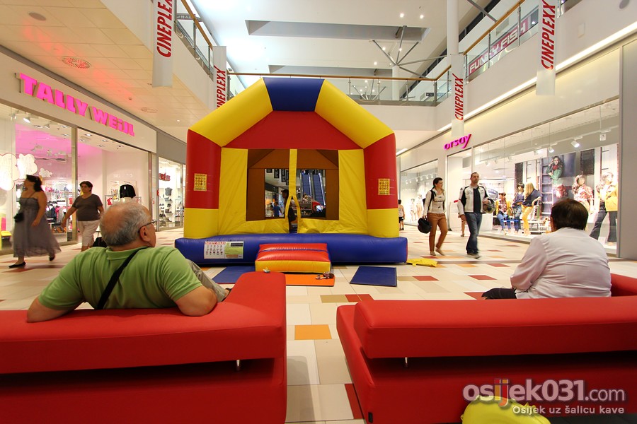 Avenue mall - vikend zabava za klince

Foto: Cacan

Kljune rijei: avenue_mall partyking facepainting