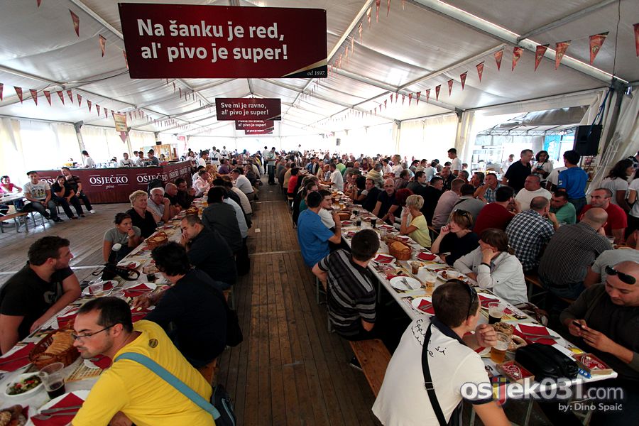 Dani prvog hrvatskog piva 2012. [otvorenje]

Foto: Dino Spai

