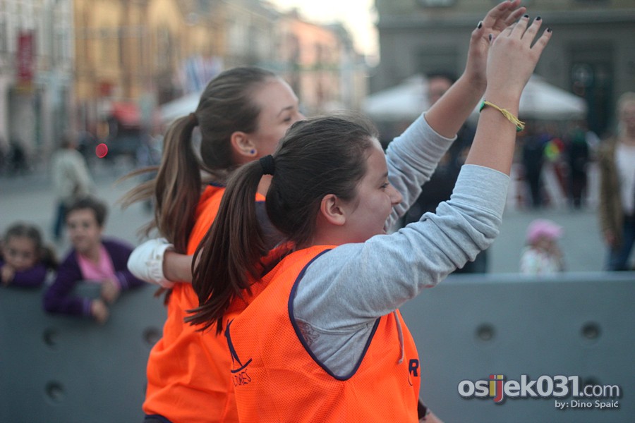 [url=http://www.osijek031.com/osijek.php?topic_id=40859][FOTO] Trg A. Starevia: Festival enskog nogometa u Osijeku[/url]
Foto: Dino Spai

