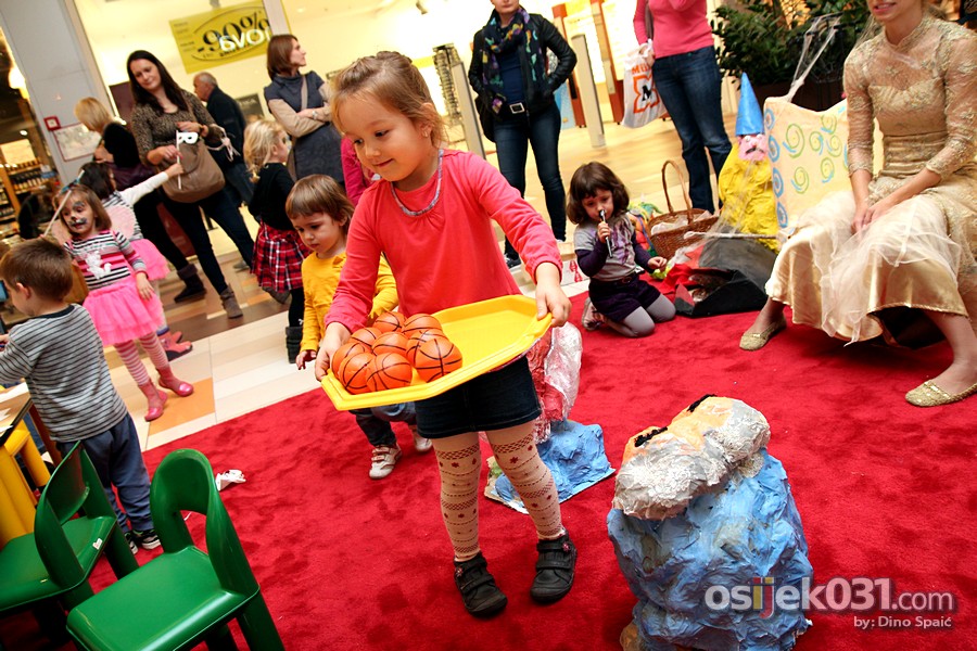 [url=http://www.osijek031.com/osijek.php?topic_id=41114][FOTO] Avenue Mall Osijek: Halloween party za najmlae[/url]

Foto: Dino Spai

