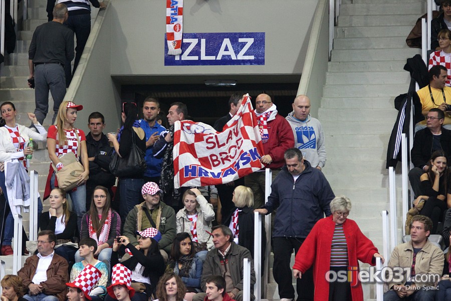 [url=http://www.osijek031.com/osijek.php?topic_id=41200][FOTO] Rukometai Hrvatske pobijedili Slovaku rezultatom 25:21![/url]

Foto: Dino Spai

