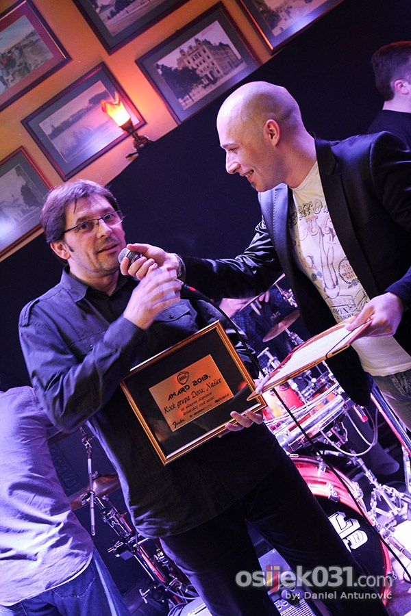 [url=http://www.osijek031.com/osijek.php?topic_id=43438]Fender Music Awards i ove godine dodijelio nagrade glazbenicima[/url]

Foto: [b]Daniel Antunovi[/b]

