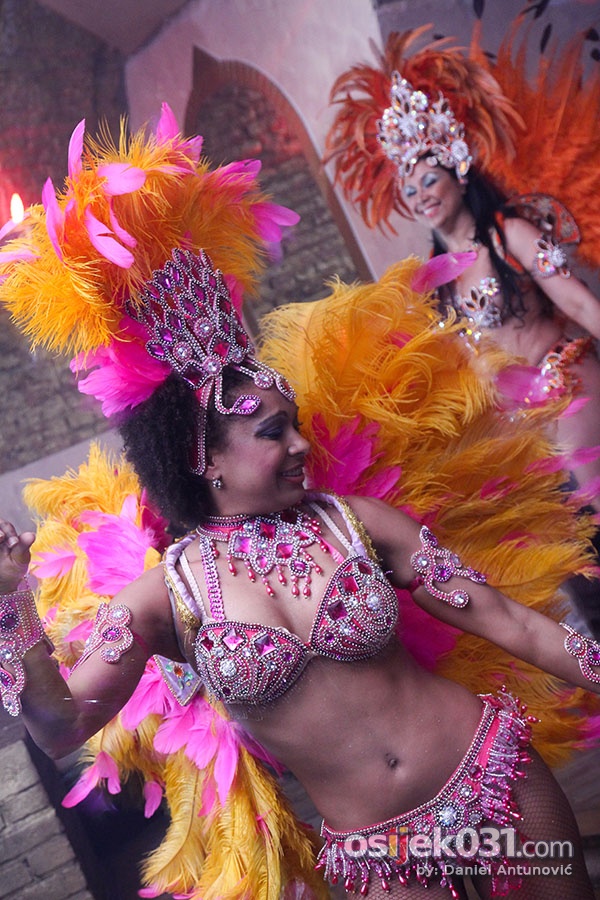 [url=http://www.osijek031.com/osijek.php?topic_id=43885][FOTO] Zgodne Brazilke atraktivnim plesom 'osvojile' Harem[/url]

Foto: [b]Daniel Antunovi[/b]

