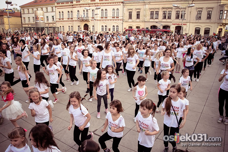 [url=http://www.osijek031.com/osijek.php?topic_id=44546]Osijek po esti put obiljeio Meunarodni dan plesa[/url]

Foto: [b]Daniel Antunovi[/b]

