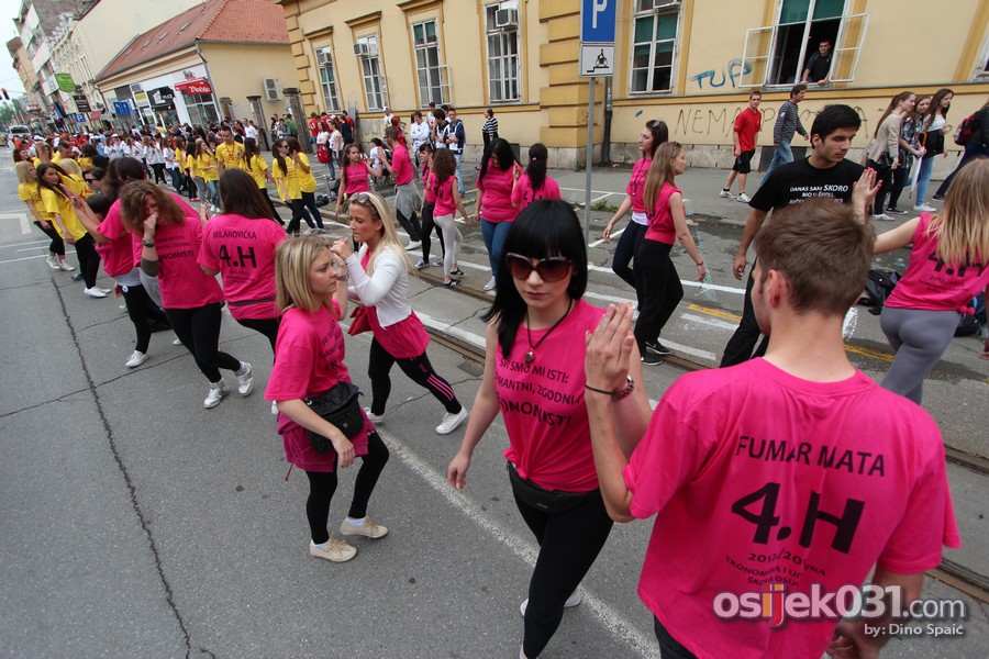 Quadrilla Osijek 2013.

[url=http://www.osijek031.com/osijek.php?topic_id=44976][VIDEO + FOTO] Quadrilla 2013. - Norijada 2013. Osijek + milenijska fotografija EUROPA[/url]

Kljune rijei: quadrilla quadrilla-2013