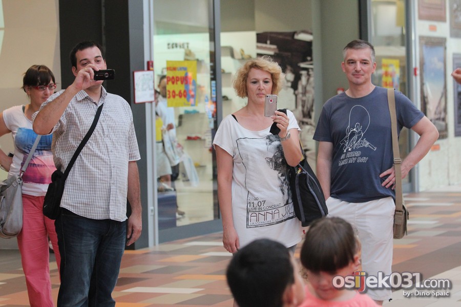 [url=http://www.osijek031.com/osijek.php?topic_id=46084][FOTO] Maliani se zabavljali na 'Malom discu' u Avenue Mallu Osijek[/url]

Foto: Dino Spai

