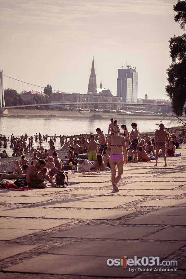 [url=http://www.osijek031.com/osijek.php?topic_id=46195][FOTO] Osijek zabiljeio 43 stupnja! Osvjeenje se oekuje...[/url]

Foto: [b]Daniel Antunovi[/b]

