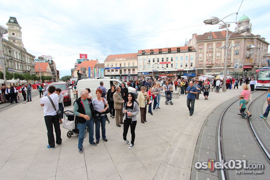 [url=http://www.osijek031.com/osijek.php?topic_id=46846][FOTO] Proslavljen 15. Dan Maara u Osijeku [2013.][/url]

Foto: Dino Spai

