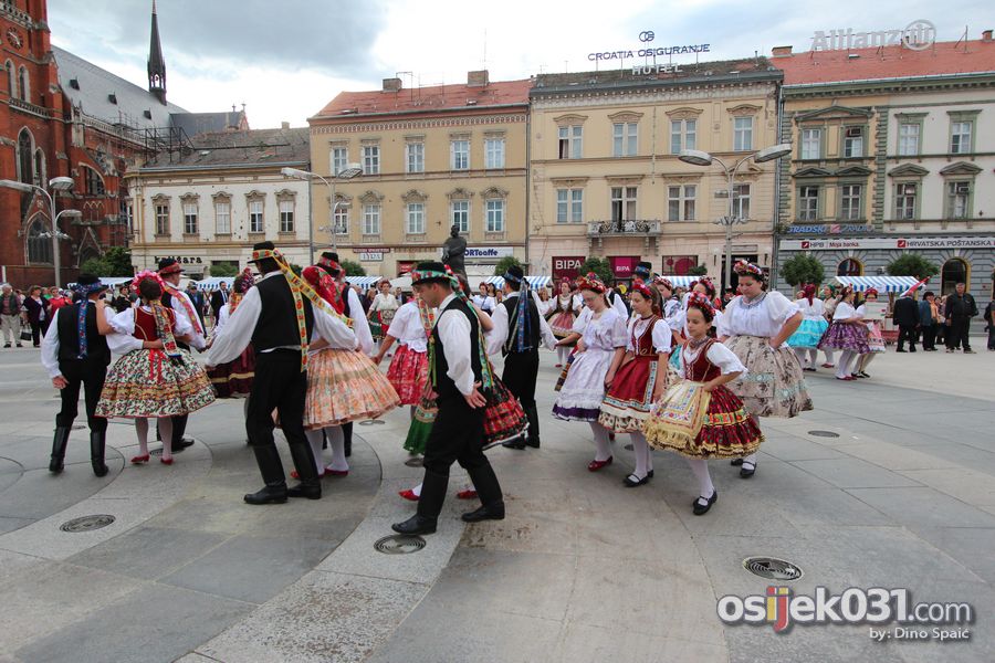 [url=http://www.osijek031.com/osijek.php?topic_id=46846][FOTO] Proslavljen 15. Dan Maara u Osijeku [2013.][/url]

Foto: Dino Spai

