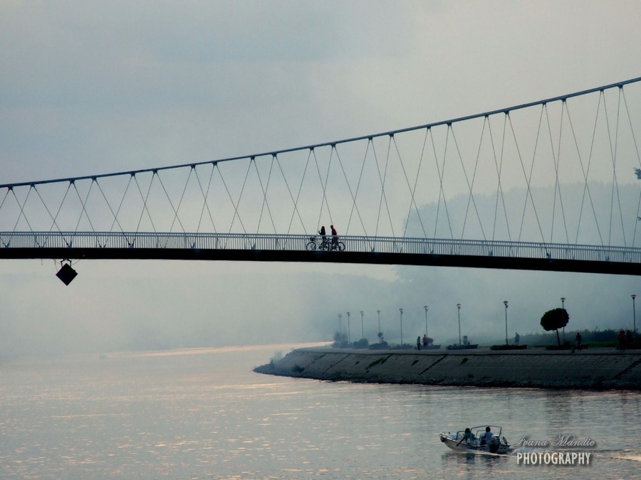 [url=http://www.osijek031.com/osijek.php?topic_id=48975][FOTO] Visei pjeaki most u Osijeku - kroz objektiv graana[/url]

Foto: Ivana Mandi

