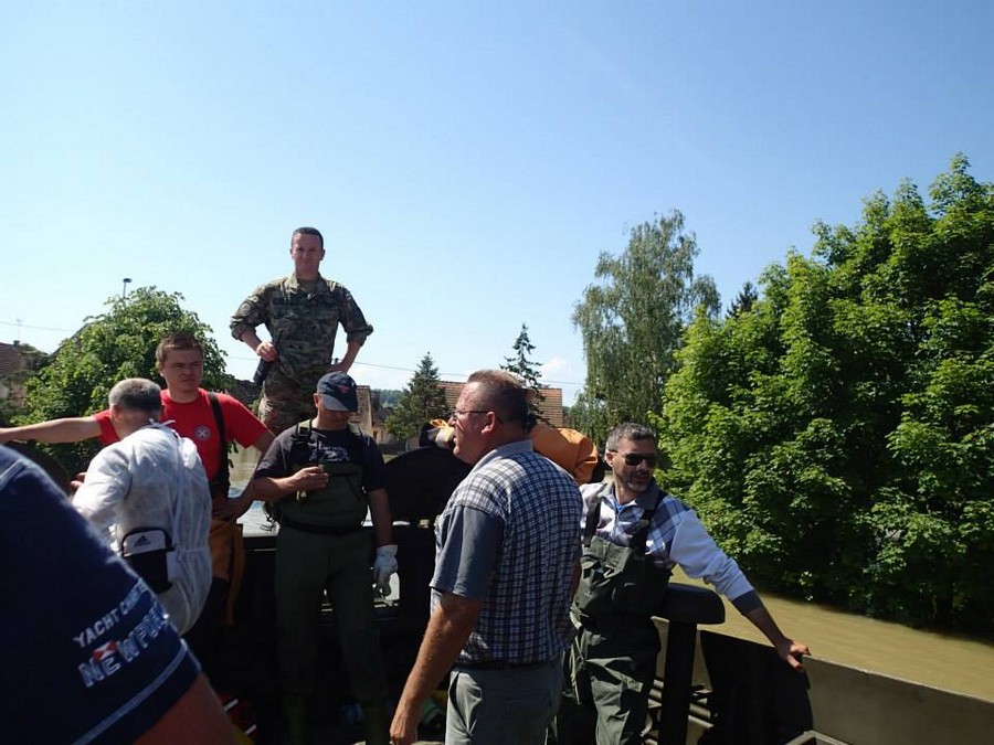 [url=http://www.osijek031.com/osijek.php?topic_id=51391][FOTO] Volonteri iz Osijeka uz pomo vojske i HGSS-a spaavali ivotinje u Gunji[/url]


